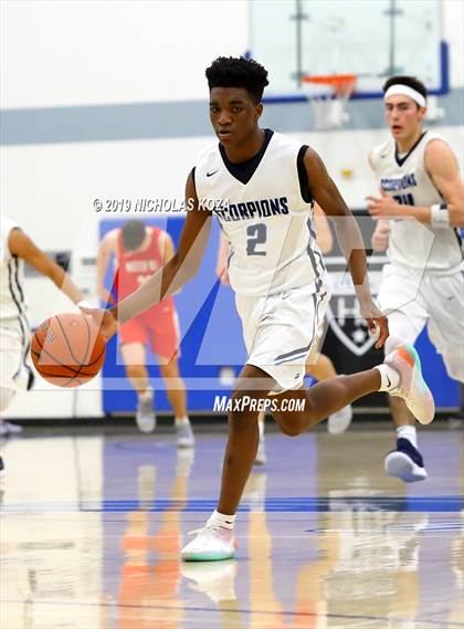 Thumbnail 2 in Mater Dei vs. Camarillo (Rolling Hills State Preview) photogallery.