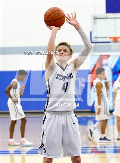 Thumbnail 3 in Mater Dei vs. Camarillo (Rolling Hills State Preview) photogallery.