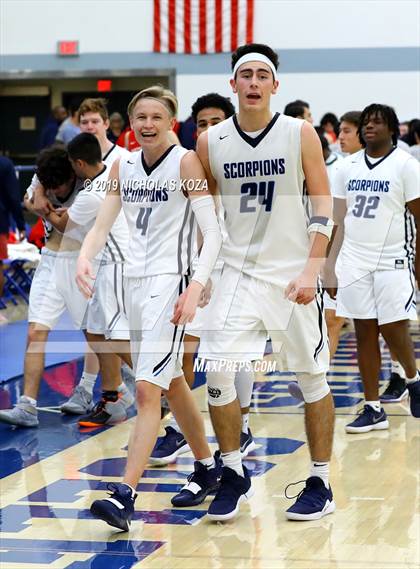 Thumbnail 2 in Mater Dei vs. Camarillo (Rolling Hills State Preview) photogallery.