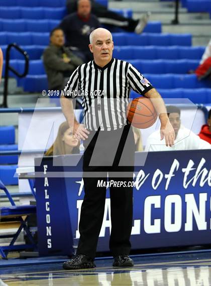 Thumbnail 2 in Mater Dei vs. Camarillo (Rolling Hills State Preview) photogallery.