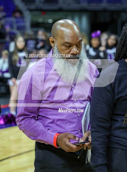 Thumbnail 1 in Lincoln vs. La Vega (UIL Basketball 4A Semifinal Medal Ceremony) photogallery.