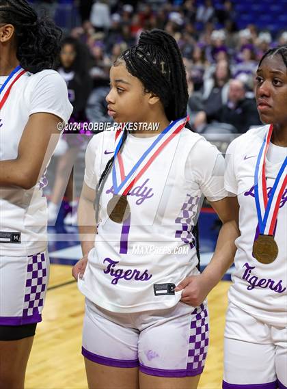 Thumbnail 1 in Lincoln vs. La Vega (UIL Basketball 4A Semifinal Medal Ceremony) photogallery.