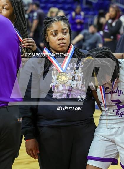 Thumbnail 1 in Lincoln vs. La Vega (UIL Basketball 4A Semifinal Medal Ceremony) photogallery.