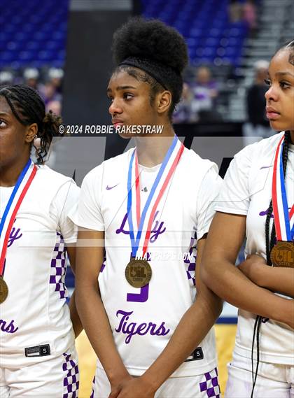 Thumbnail 1 in Lincoln vs. La Vega (UIL Basketball 4A Semifinal Medal Ceremony) photogallery.