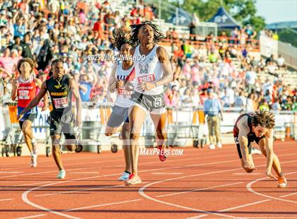 Thumbnail 2 in UIL 6A Boys Track & Field Finals photogallery.