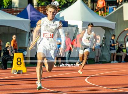 Thumbnail 2 in UIL 6A Boys Track & Field Finals photogallery.
