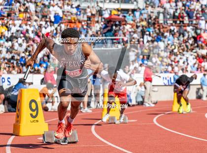 Thumbnail 1 in UIL 6A Boys Track & Field Finals photogallery.