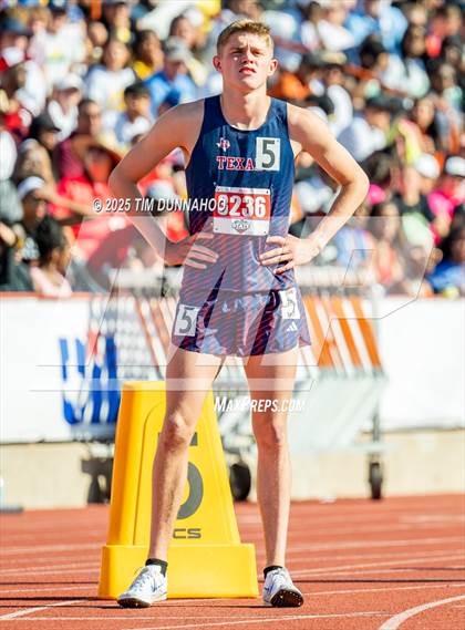 Thumbnail 3 in UIL 6A Boys Track & Field Finals photogallery.
