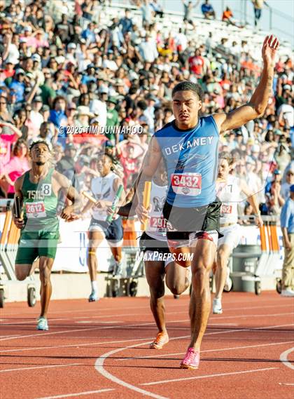 Thumbnail 1 in UIL 6A Boys Track & Field Finals photogallery.