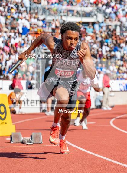 Thumbnail 3 in UIL 6A Boys Track & Field Finals photogallery.