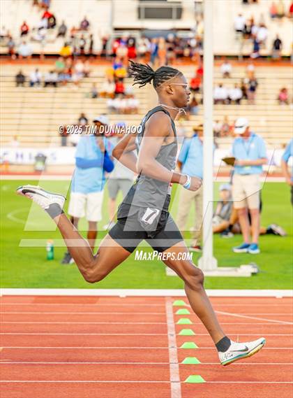 Thumbnail 1 in UIL 6A Boys Track & Field Finals photogallery.