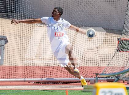 Thumbnail 3 in UIL 6A Boys Track & Field Finals photogallery.