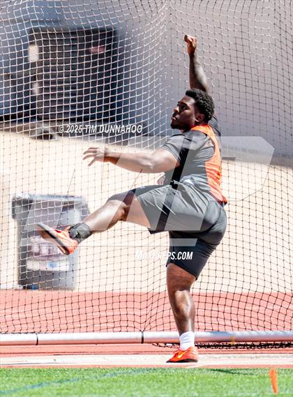 Thumbnail 3 in UIL 6A Boys Track & Field Finals photogallery.