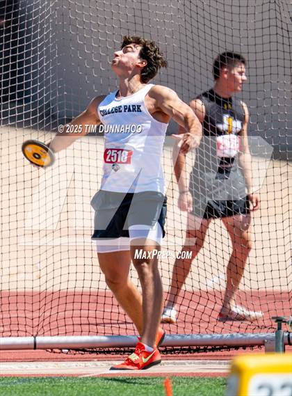 Thumbnail 2 in UIL 6A Boys Track & Field Finals photogallery.