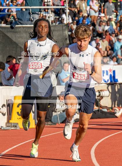 Thumbnail 2 in UIL 6A Boys Track & Field Finals photogallery.