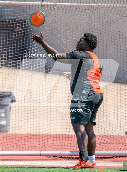 Thumbnail 3 in UIL 6A Boys Track & Field Finals photogallery.