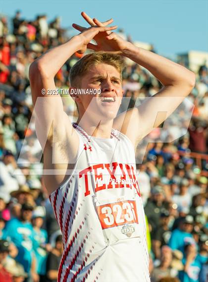 Thumbnail 3 in UIL 6A Boys Track & Field Finals photogallery.