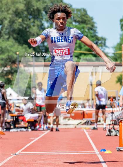 Thumbnail 1 in UIL 6A Boys Track & Field Finals photogallery.