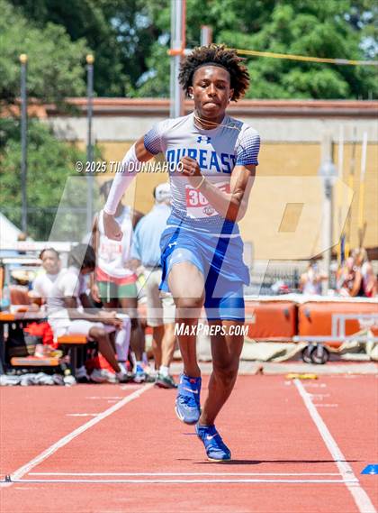 Thumbnail 2 in UIL 6A Boys Track & Field Finals photogallery.