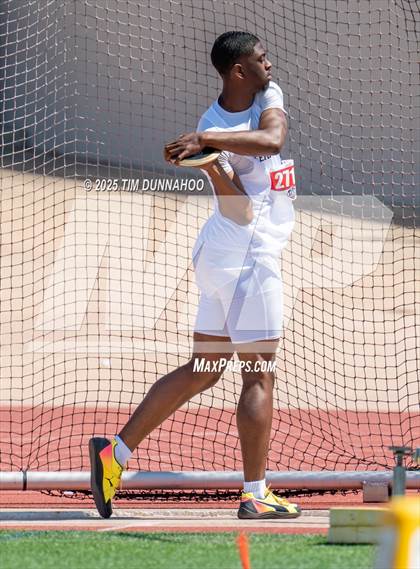 Thumbnail 1 in UIL 6A Boys Track & Field Finals photogallery.