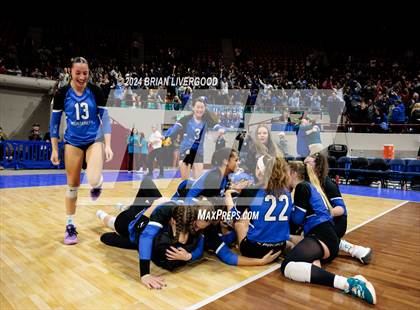 Thumbnail 1 in Platte Valley vs. Village (CHSAA 3A Final) photogallery.