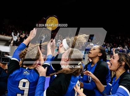 Thumbnail 3 in Platte Valley vs. Village (CHSAA 3A Final) photogallery.
