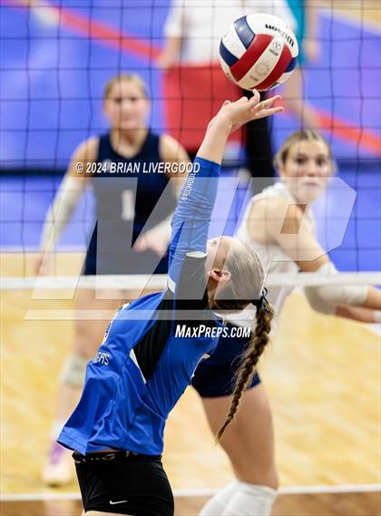 Thumbnail 2 in Platte Valley vs. Village (CHSAA 3A Final) photogallery.