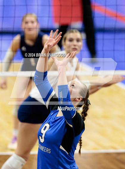 Thumbnail 2 in Platte Valley vs. Village (CHSAA 3A Final) photogallery.