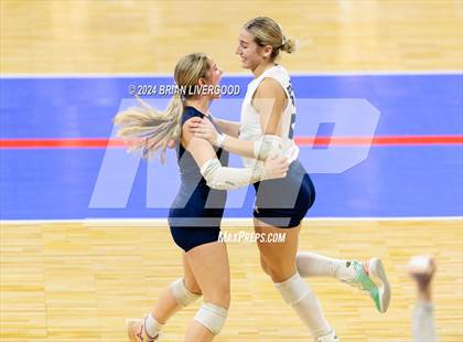 Thumbnail 2 in Platte Valley vs. Village (CHSAA 3A Final) photogallery.
