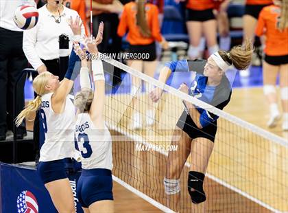 Thumbnail 3 in Platte Valley vs. Village (CHSAA 3A Final) photogallery.