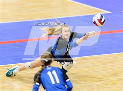 Thumbnail 3 in Platte Valley vs. Village (CHSAA 3A Final) photogallery.