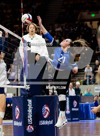 Thumbnail 3 in Platte Valley vs. Village (CHSAA 3A Final) photogallery.