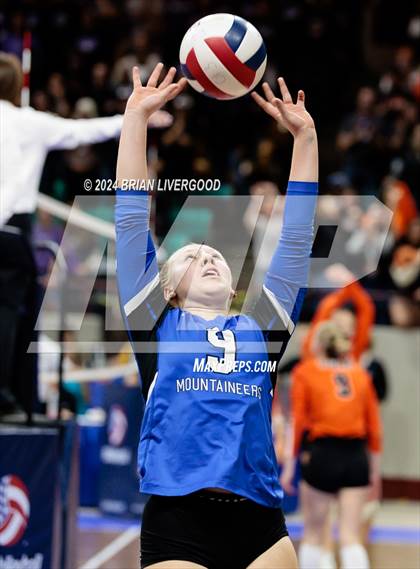 Thumbnail 3 in Platte Valley vs. Village (CHSAA 3A Final) photogallery.