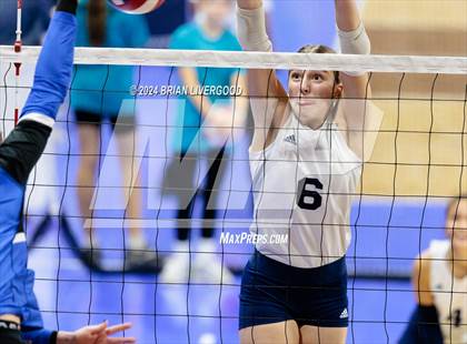 Thumbnail 3 in Platte Valley vs. Village (CHSAA 3A Final) photogallery.