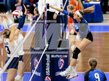 Thumbnail 1 in Platte Valley vs. Village (CHSAA 3A Final) photogallery.