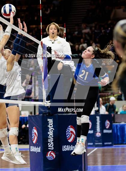Thumbnail 1 in Platte Valley vs. Village (CHSAA 3A Final) photogallery.
