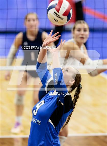 Thumbnail 3 in Platte Valley vs. Village (CHSAA 3A Final) photogallery.