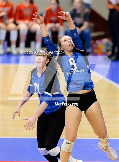 Thumbnail 2 in Platte Valley vs. Village (CHSAA 3A Final) photogallery.
