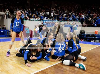 Thumbnail 3 in Platte Valley vs. Village (CHSAA 3A Final) photogallery.