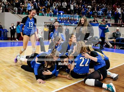 Thumbnail 2 in Platte Valley vs. Village (CHSAA 3A Final) photogallery.