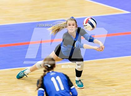 Thumbnail 2 in Platte Valley vs. Village (CHSAA 3A Final) photogallery.