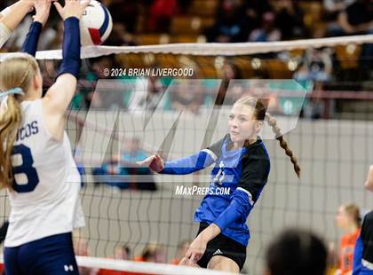 Thumbnail 2 in Platte Valley vs. Village (CHSAA 3A Final) photogallery.