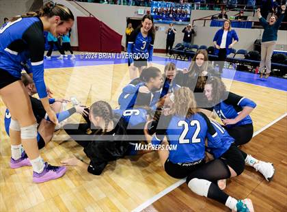 Thumbnail 3 in Platte Valley vs. Village (CHSAA 3A Final) photogallery.