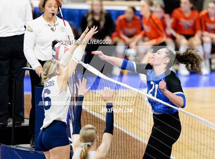 Thumbnail 3 in Platte Valley vs. Village (CHSAA 3A Final) photogallery.