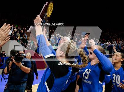 Thumbnail 2 in Platte Valley vs. Village (CHSAA 3A Final) photogallery.
