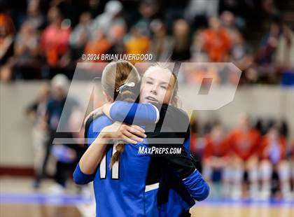 Thumbnail 3 in Platte Valley vs. Village (CHSAA 3A Final) photogallery.