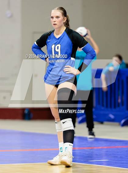 Thumbnail 2 in Platte Valley vs. Village (CHSAA 3A Final) photogallery.