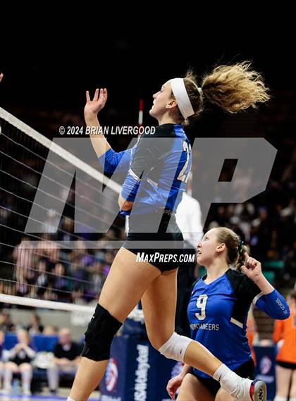 Thumbnail 3 in Platte Valley vs. Village (CHSAA 3A Final) photogallery.