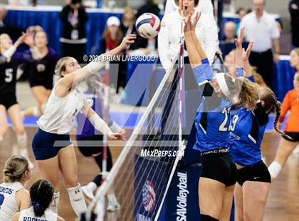 Thumbnail 2 in Platte Valley vs. Village (CHSAA 3A Final) photogallery.