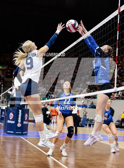 Thumbnail 1 in Platte Valley vs. Village (CHSAA 3A Final) photogallery.
